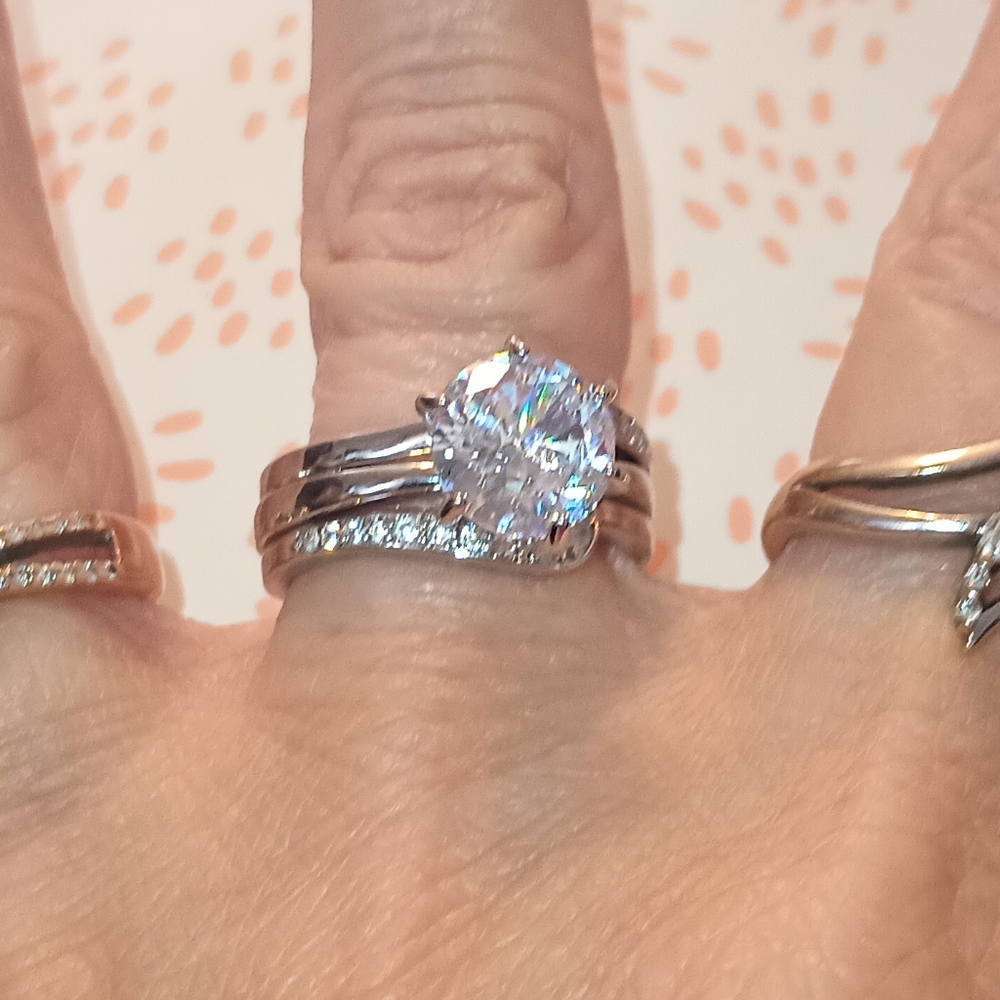 2pc.Set Halo Diamond Ring - Picture 12 of 17